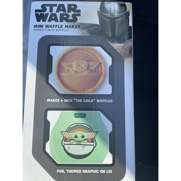 Star Wars the Mandalorian Waffle Maker “the child” - Picture 3 of 3